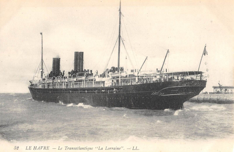 Carte postale ancienne Le Havre Le Transatlantique La Lorraine au Havre