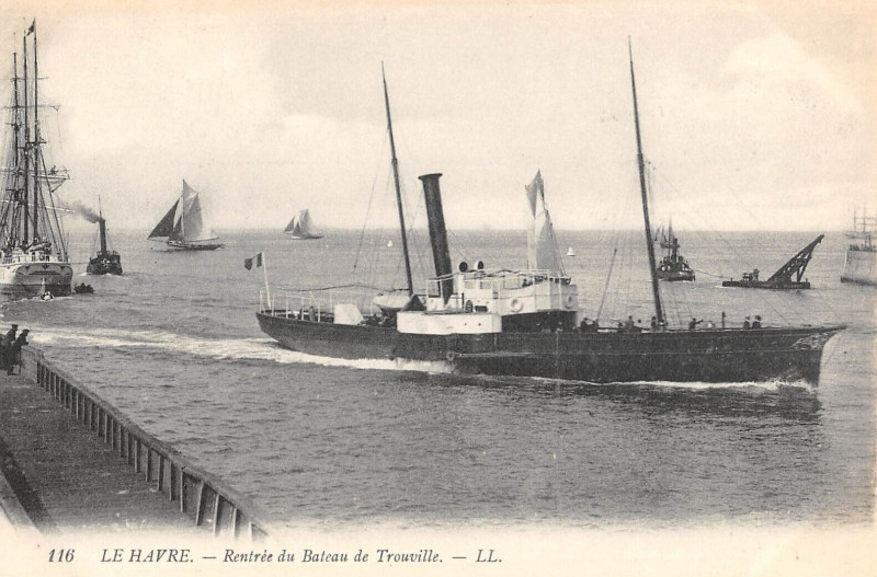 Carte postale ancienne Le Havre Rentree Du Bateau De Trouville au Havre