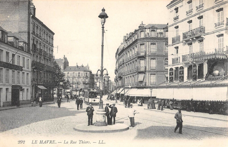 Carte postale ancienne Le Havre La Rue Thiers au Havre