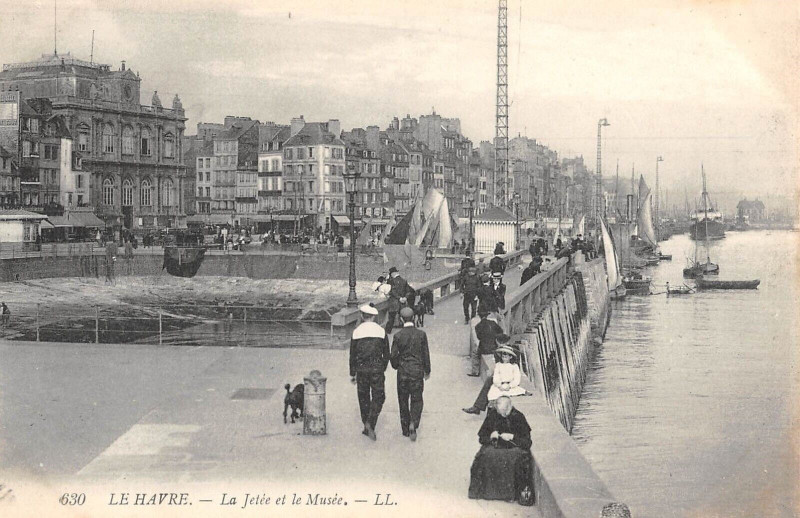 Carte postale ancienne Le Havre La Jetee Et Le Musee au Havre