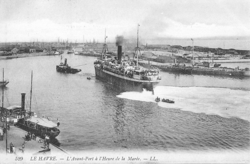 Carte postale ancienne Le Havre Avant Port A L'Heure De La Maree à Eu