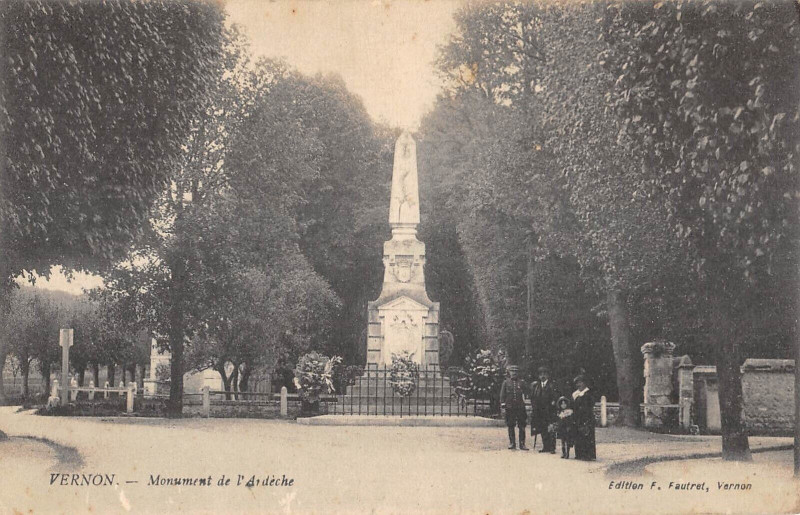 Carte postale ancienne Vernon Monument De L'Ardeche à Vernon