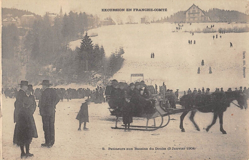 Carte postale ancienne Patineurs Aux Bassins Du Doubs 3 Janvier 1904 ( Attelage Cheval Sous Neig à Doubs