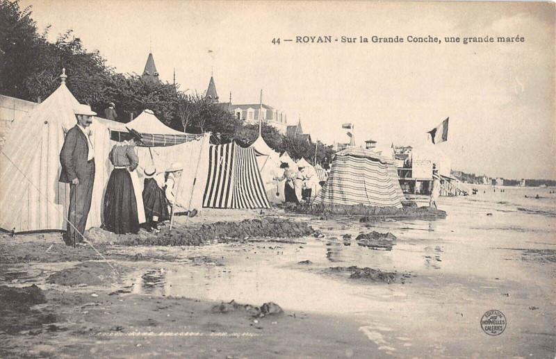 Carte postale ancienne Royan Sur La Grande Conche Une Grande Maree à Royan