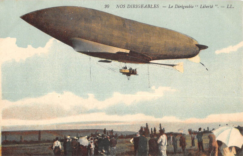 Carte postale ancienne Aviation Nos Dirigeables Le Liberte