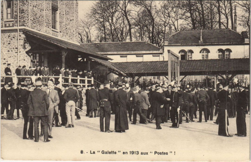 Carte postale ancienne La Galette en 1913 aux Postes Versailles Ecole Sainte-Genevieve 8 à Versailles