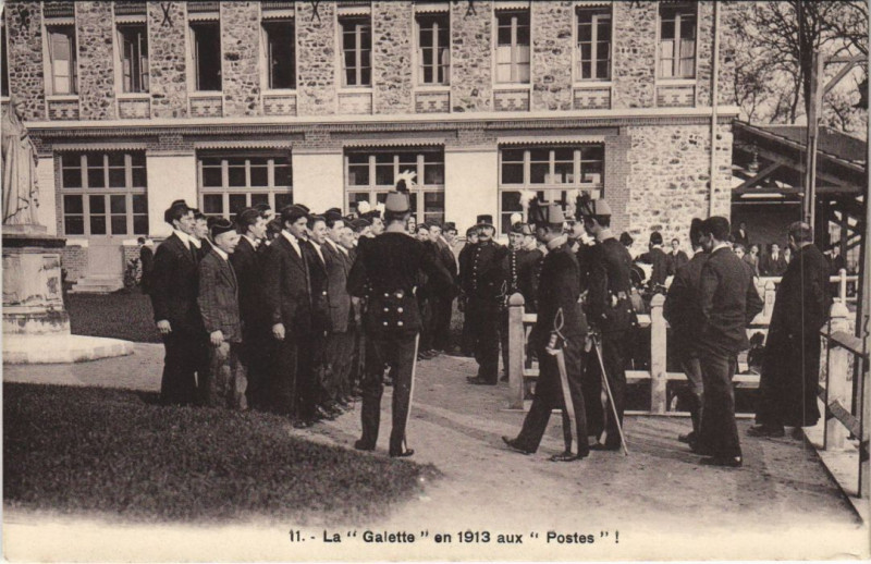 Carte postale ancienne La Galette en 1913 aux Postes Versailles Ecole Sainte-Genevieve 11 à Versailles