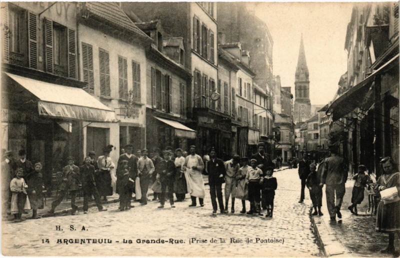 Carte postale ancienne Argenteuil La Grande-Rue. Prise de la Rue de Pontoise à Argenteuil