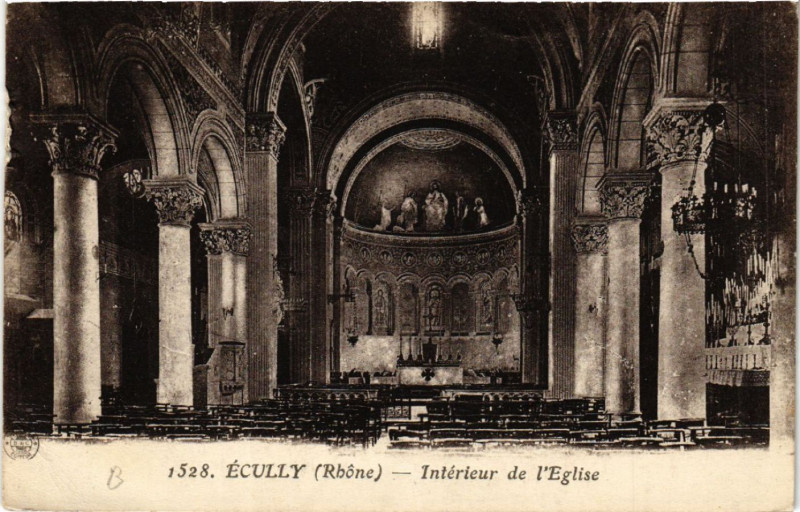 Carte postale ancienne Ecully l'Interieur de l'Eglise