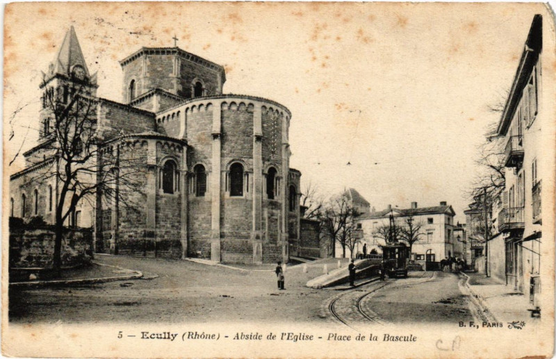Carte postale ancienne Ecully Abside de l'Eglise Place de la Bascule