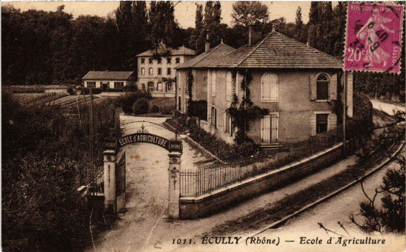 Carte postale ancienne Ecully Ecole d'Agriculture