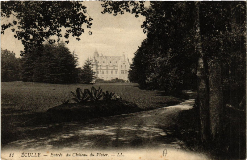 Carte postale ancienne Ecully Entrée du Chateau du Vivier