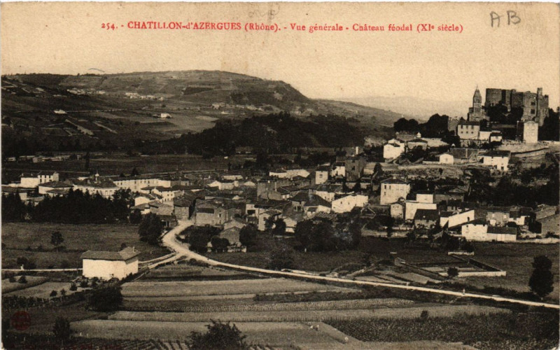 Carte postale ancienne Chatillon-d'Azergues vue générale Chateau feodal