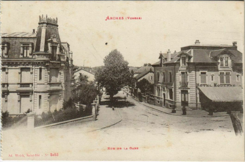 Carte postale ancienne Arches - Rue de la gare à Arches