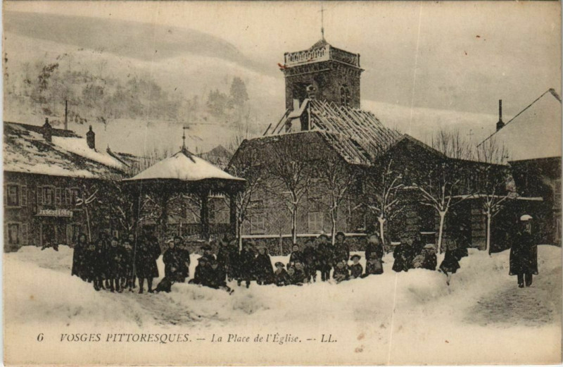Carte postale ancienne Vosges Pittoresques - La place