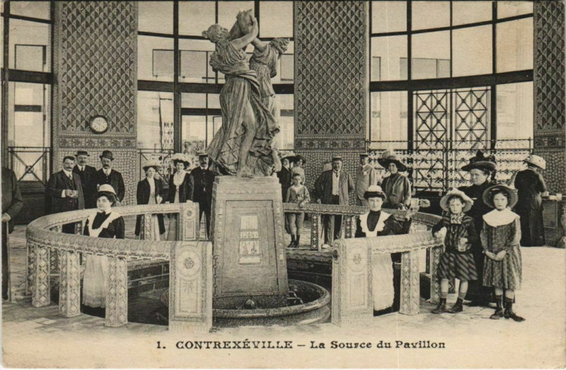Carte postale ancienne Contrexeville - Le source du pavillon à Contrexéville