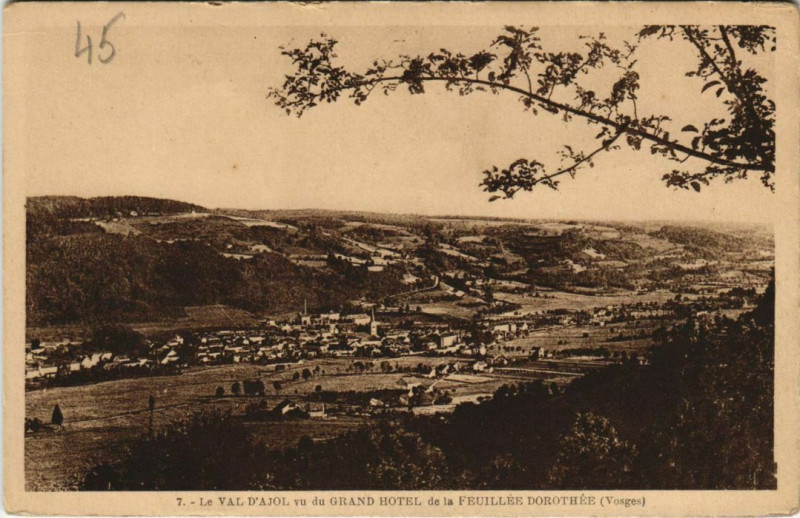 Carte postale ancienne Le Val-d'Ajol vu du Grand Hotel à Grand
