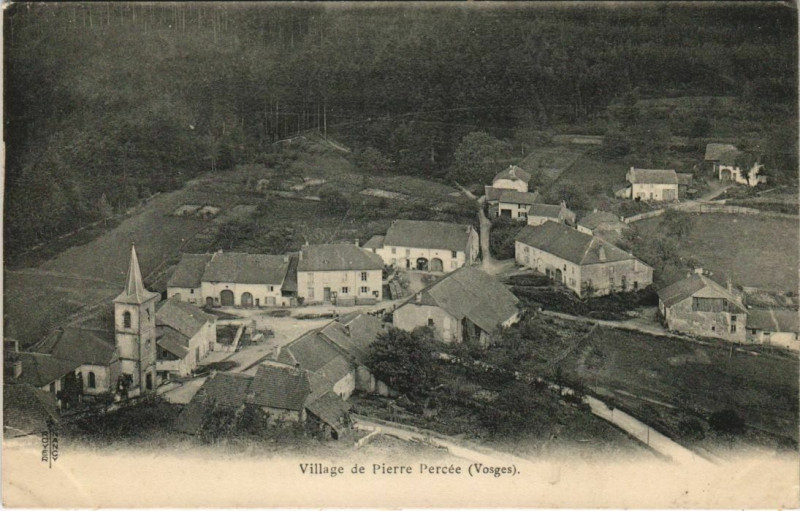 Carte postale ancienne Village de pierre percee