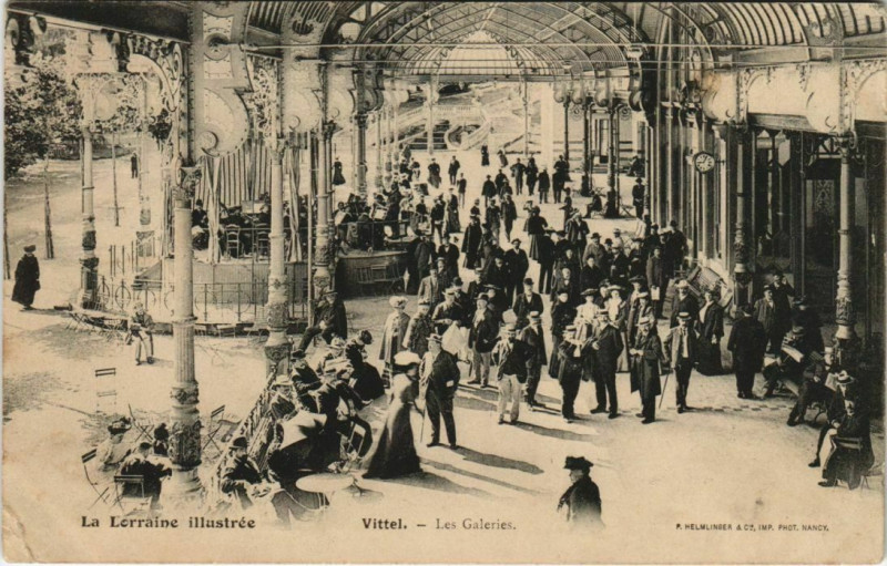 Carte postale ancienne Vittel - Les galeries à Vittel