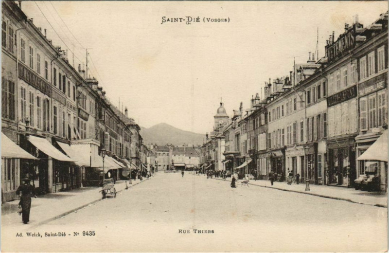 Carte postale ancienne Saint-Die - Rue thiers