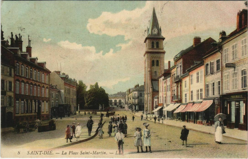 Carte postale ancienne Saint-Die - la Place Saint-Martin