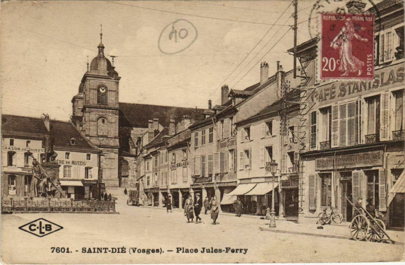 Carte postale ancienne Saint-Die - Place Jules Ferry