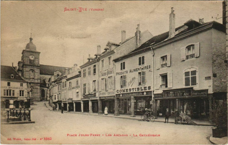Carte postale ancienne Saint-Die - Place jules ferry
