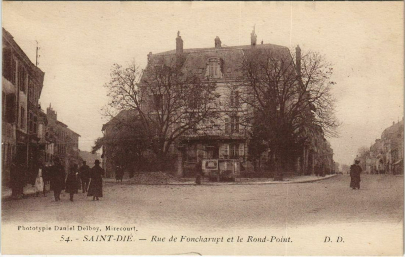 Carte postale ancienne Saint-Die - Rue de foncharupt