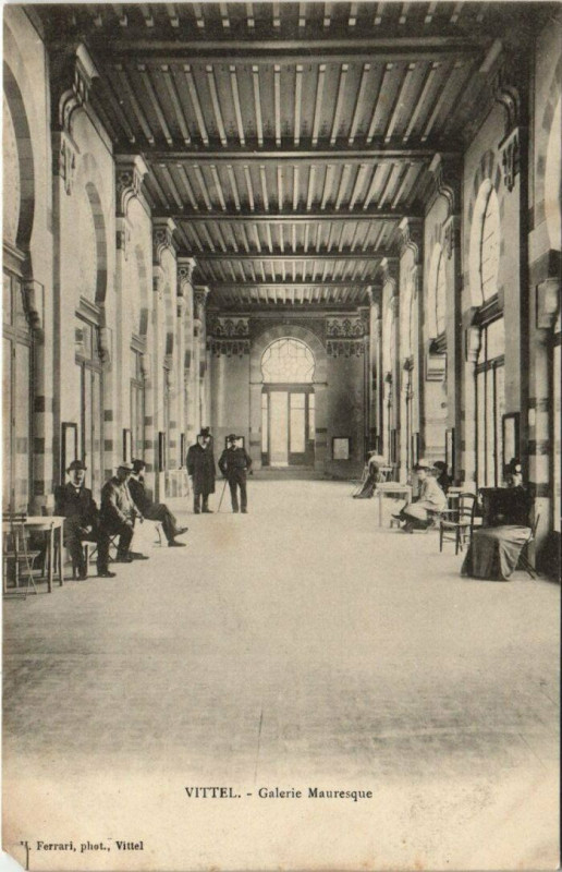 Carte postale ancienne Vittel - Galeries mauresque à Vittel