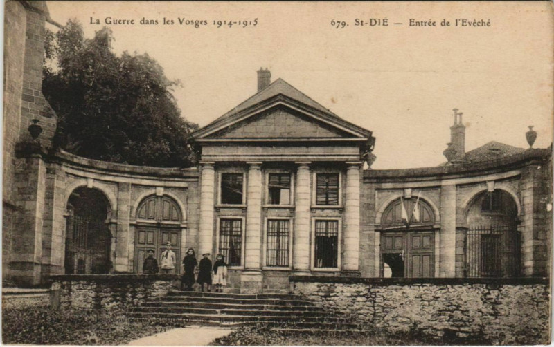 Carte postale ancienne Souvenir de Saint-Die - Entrée de l'eveche