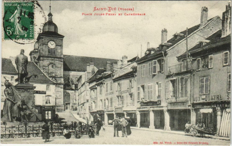 Carte postale ancienne Souvenir de Saint-Die - Place jules ferry