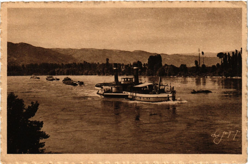 Carte postale ancienne Environs de Valence - La navigation sur la Rhone - La Table du Roi à Valence