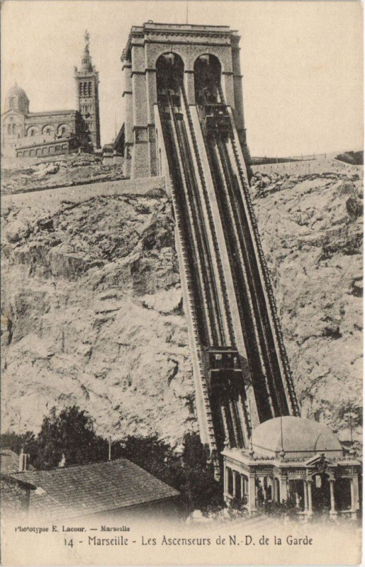 Carte postale ancienne Marseille - Les ascenseurs de à Marseille