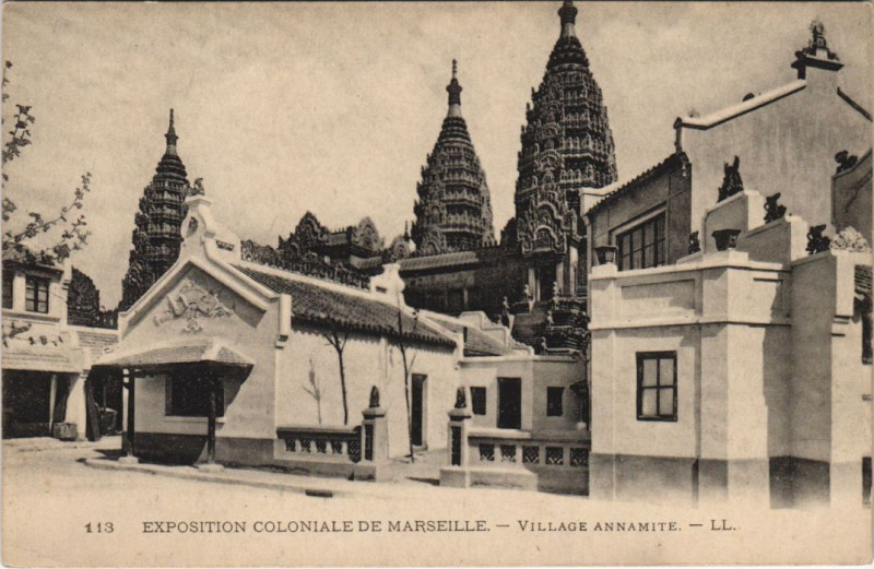 Carte postale ancienne Marseille - Village annamite à Marseille
