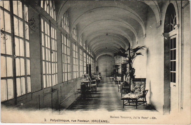 Carte postale ancienne Orleans - Polyclinique rue pasteur à Orléans