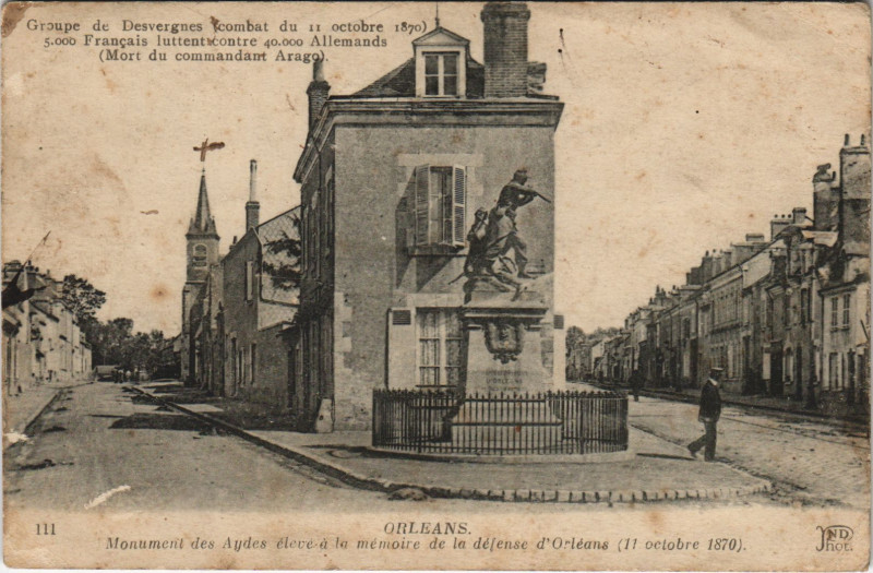 Carte postale ancienne Orleans - Monument des aydes à Orléans