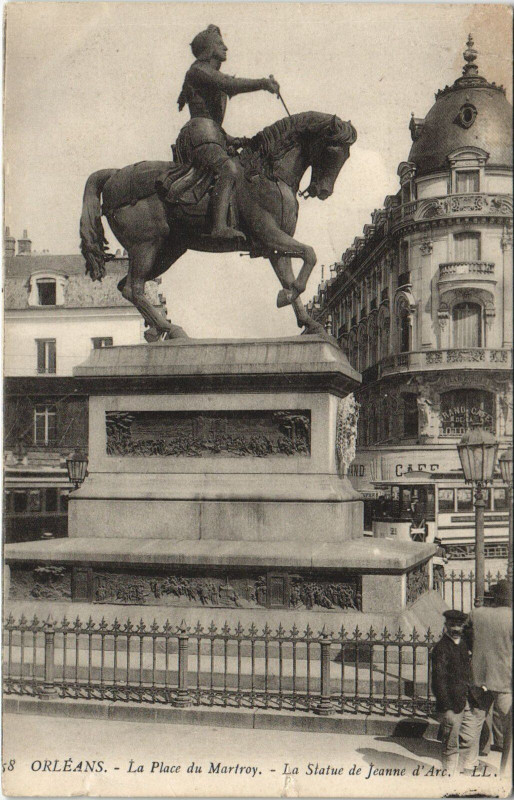 Carte postale ancienne Orleans - La place du martroy à Orléans