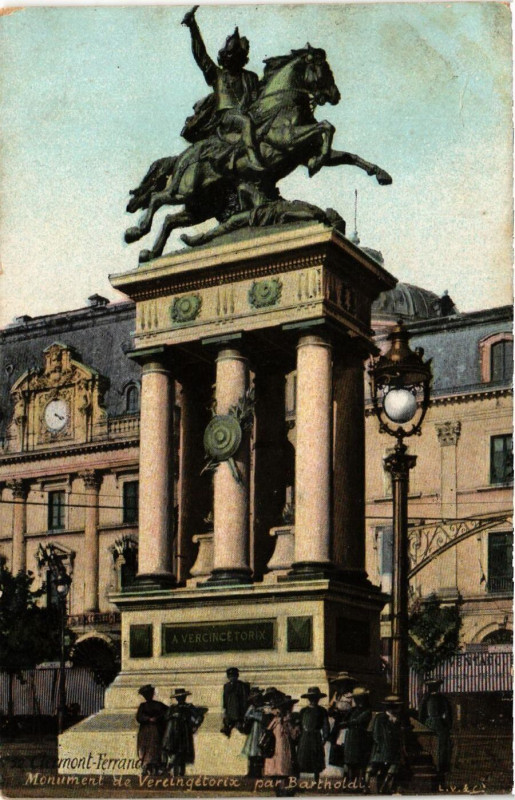 Carte postale ancienne Clermont-Ferrand Monument Vercingetorix par Bartholdi à Clermont-Ferrand