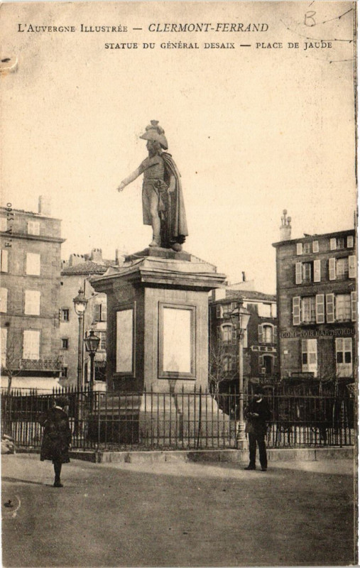 Carte postale ancienne Clermont-Ferrand Statue du général Desaix Place de Jaude à Clermont-Ferrand
