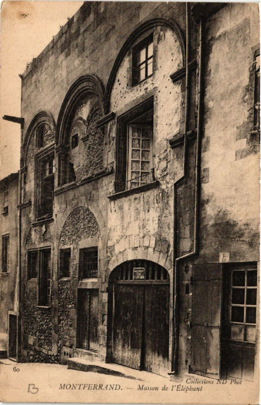 Carte postale ancienne Clermont-Ferrand Maison de l'Elephant à Clermont-Ferrand