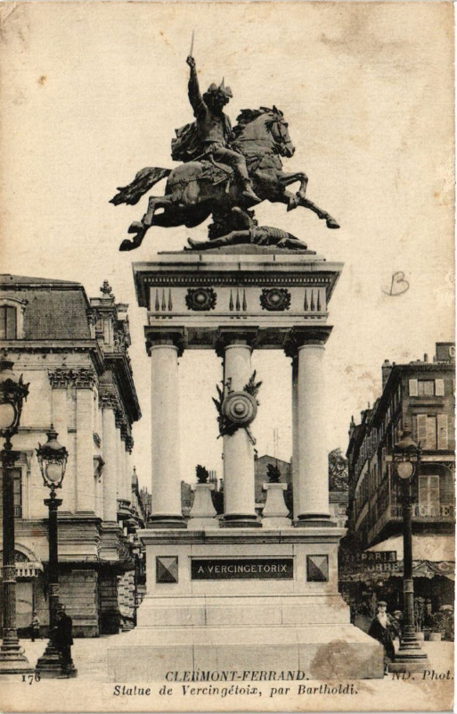 Carte postale ancienne Clermont-Ferrand Statue de Vercingetorix par Bartholdi à Clermont-Ferrand