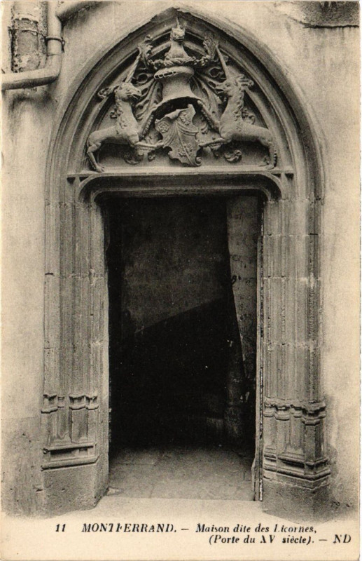 Carte postale ancienne Clermont-Ferrand Maison dite des Licornes Porte à Clermont-Ferrand