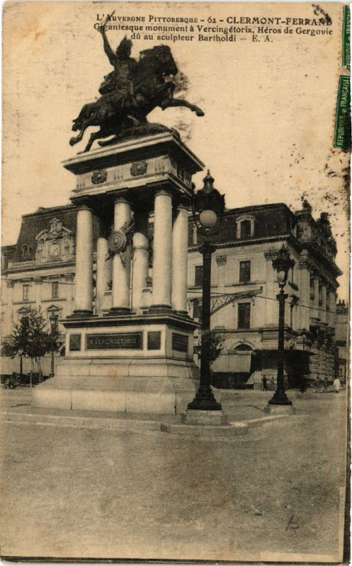 Carte postale ancienne Clermont-Ferrand Monument Vercingetorix à Clermont-Ferrand