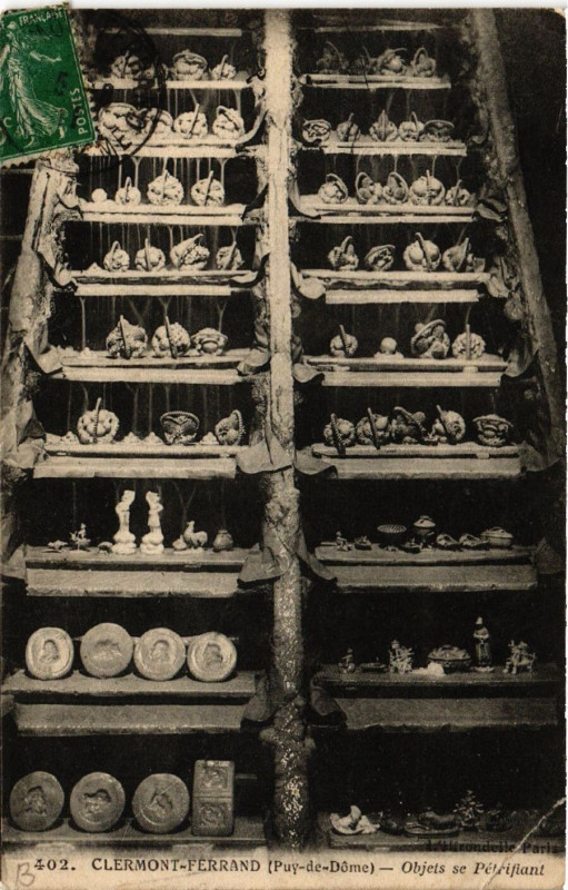Carte postale ancienne Clermont-Ferrand Objets se petrifiant à Clermont-Ferrand