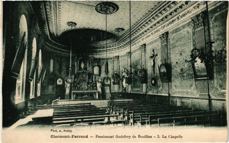 Carte postale ancienne Clermont-Ferrand Pensionnat Godefroy de Bouillon 3 La Chapelle à Clermont-Ferrand
