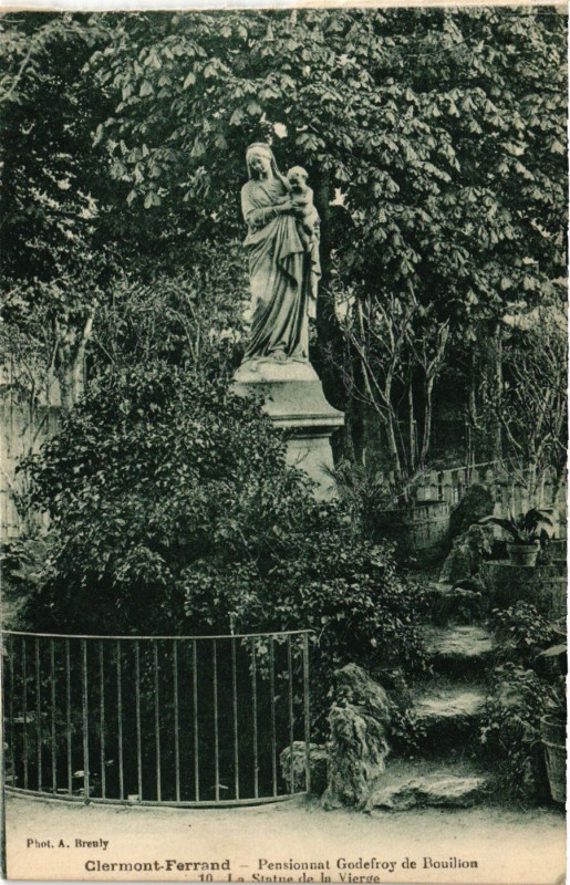 Carte postale ancienne Clermont-Ferrand Pensionnat Godefroy de Bouillon 10 Statue Vierge à Clermont-Ferrand