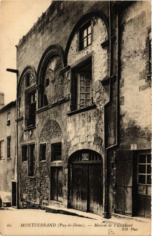 Carte postale ancienne Clermont-Ferrand Maison de l'Elephant à Clermont-Ferrand