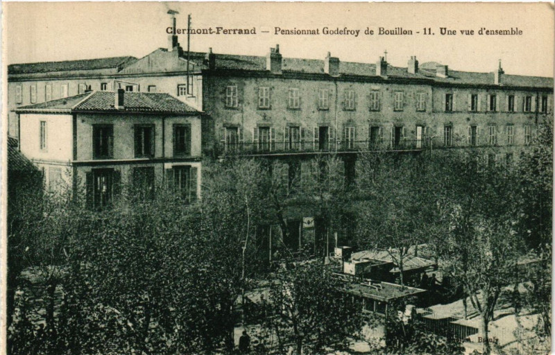 Carte postale ancienne Clermont-Ferrand Pensionnat Godefroy de Bouillon 11 vue d'ensemble à Clermont-Ferrand