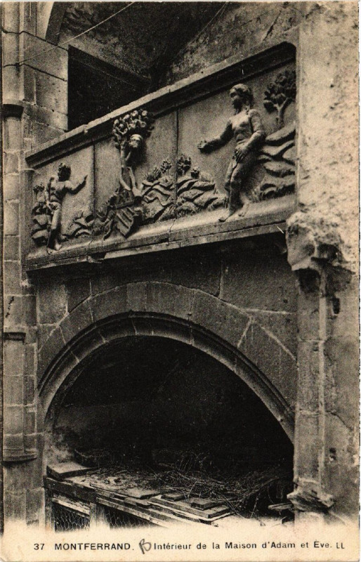Carte postale ancienne Clermont-Ferrand Interieur de la Maison d'Adam et Eve à Clermont-Ferrand