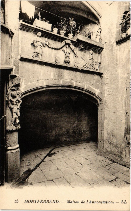 Carte postale ancienne Clermont-Ferrand Maison de l'Annonciation à Clermont-Ferrand